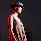  Desfile de ganadores del concurso Moda Emergente - Patio del Aljibe 
