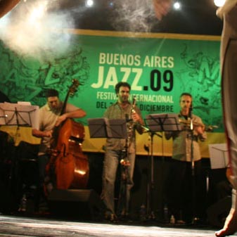 Diego Schissi, Ana Garat y Pilar Beamonte presentan Tongos, canciones y liquidos (jazz & dance)