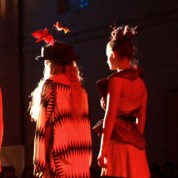  Desfile de ganadores del concurso Moda Emergente - Patio del Aljibe 